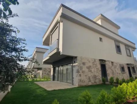 Izmir Seferihisar Çolakibrahim Mah.de 4 1 Villa Zu Verkaufen