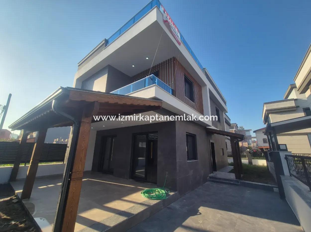 İzmir Seferihisar Payamli Mah.de 3 1 400 Mt Ultra Luxury Summer House For Sale To The Sea