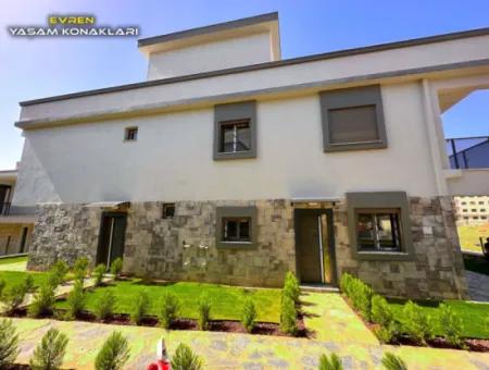 Izmir Seferihisar Çolakibrahim Mah.de 4 1 Villa For Sale