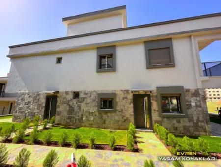 Izmir Seferihisar Çolakibrahim Mah.de 4 1 Villa For Sale